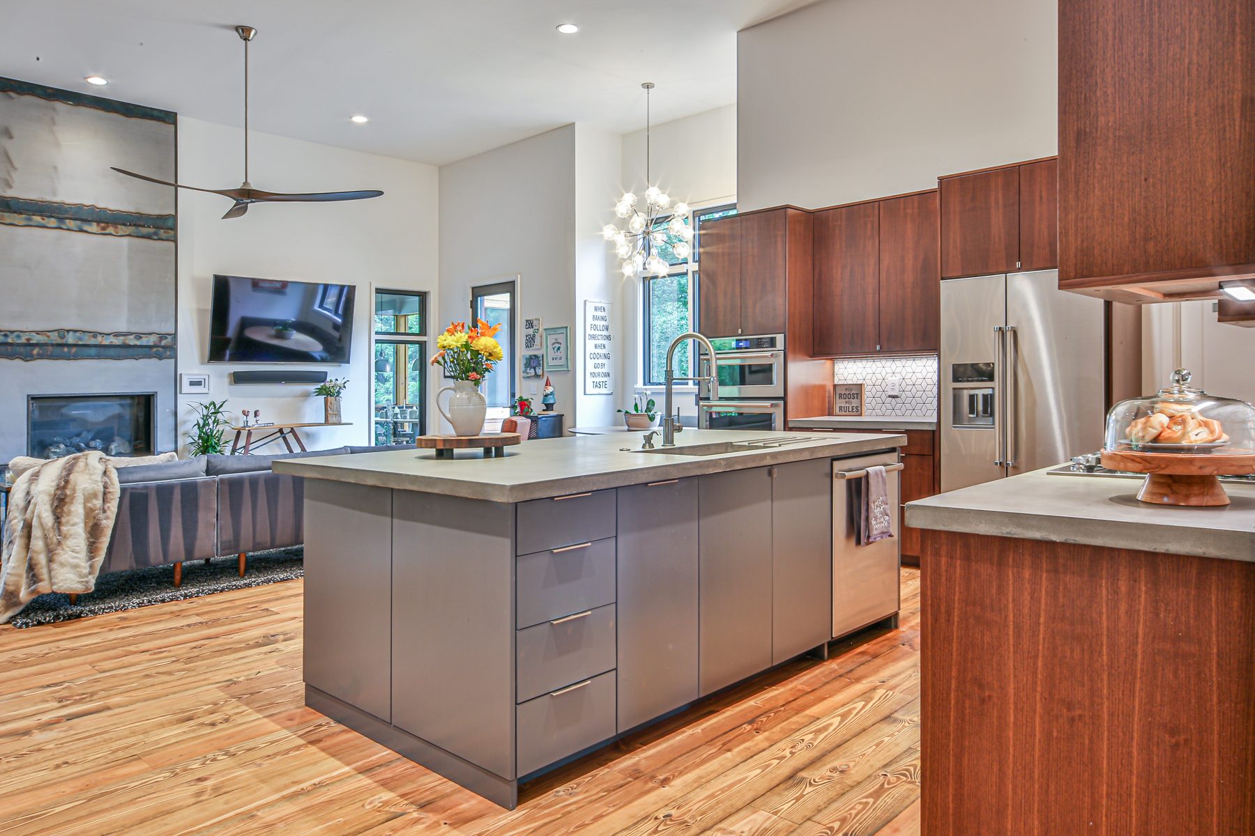 Open Plan Gray Island